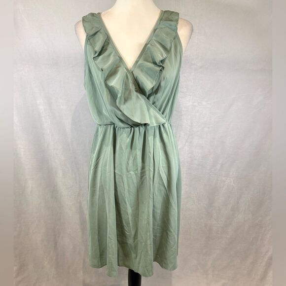 Sage green faux wrap top ruffle dress size large - Picture 4 of 9
